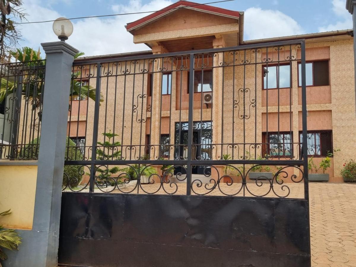 Yaoundé Appart Hotel Mireille מראה חיצוני תמונה