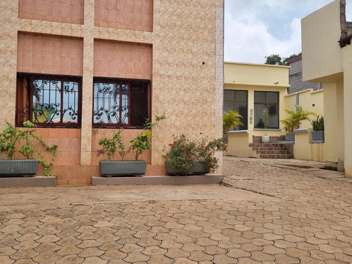 Yaoundé Appart Hotel Mireille מראה חיצוני תמונה