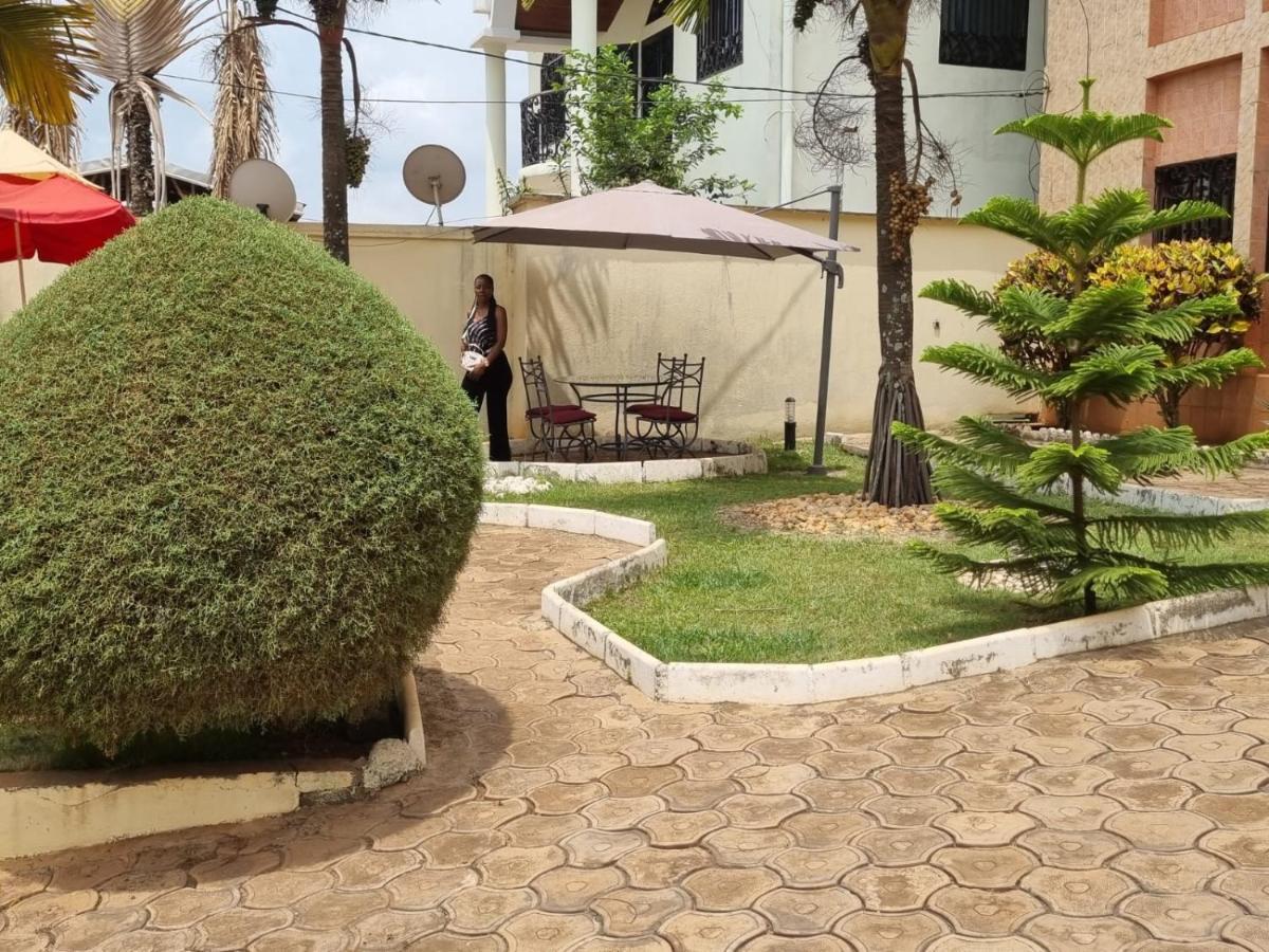 Yaoundé Appart Hotel Mireille מראה חיצוני תמונה