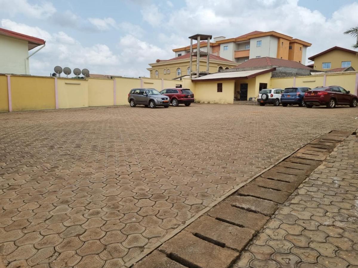 Yaoundé Appart Hotel Mireille מראה חיצוני תמונה