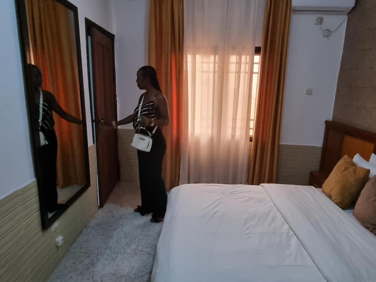 Yaoundé Appart Hotel Mireille מראה חיצוני תמונה