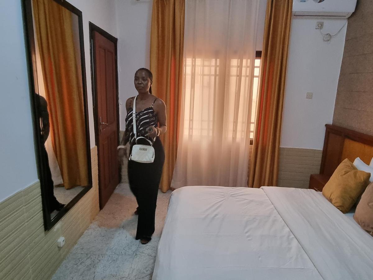 Yaoundé Appart Hotel Mireille מראה חיצוני תמונה