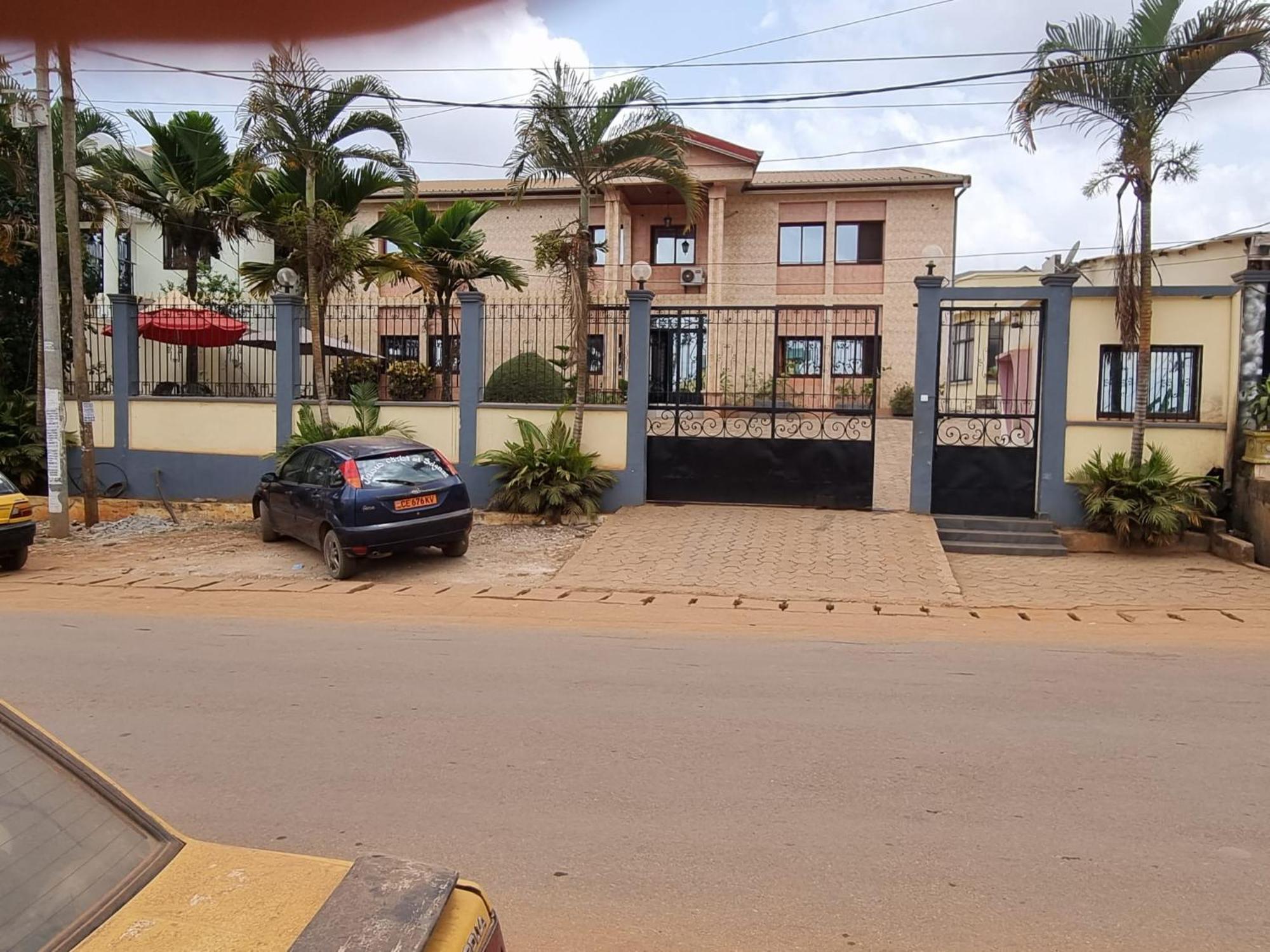 Yaoundé Appart Hotel Mireille מראה חיצוני תמונה
