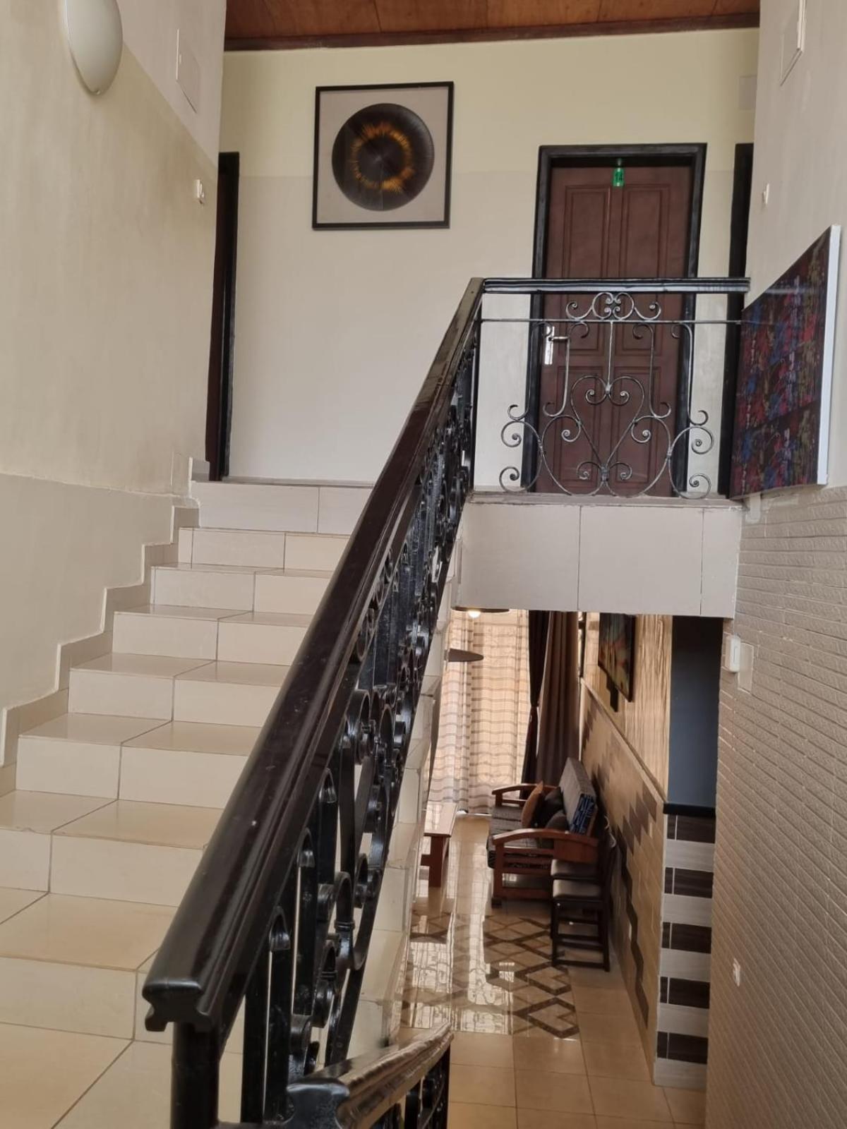 Yaoundé Appart Hotel Mireille מראה חיצוני תמונה