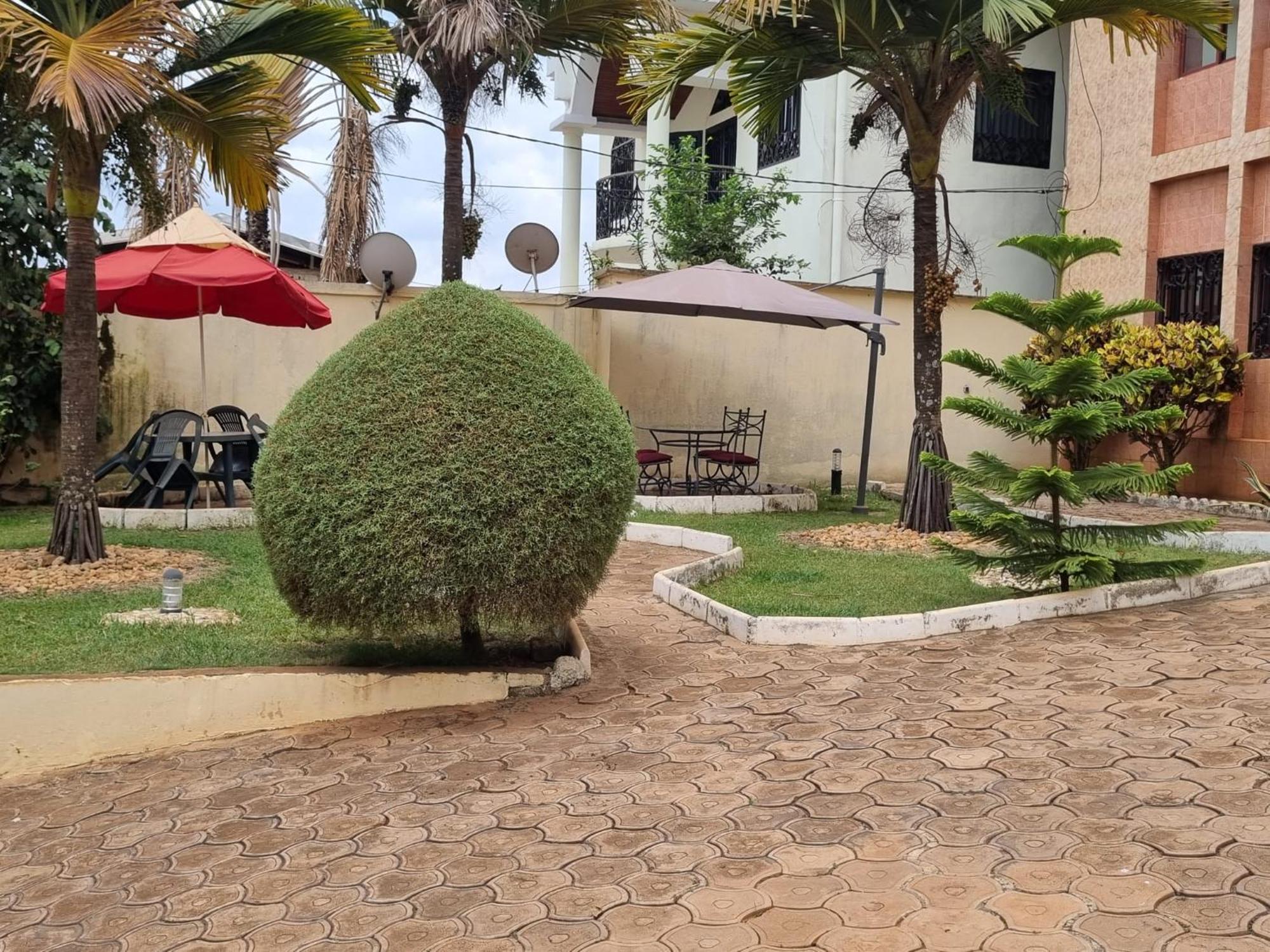 Yaoundé Appart Hotel Mireille מראה חיצוני תמונה
