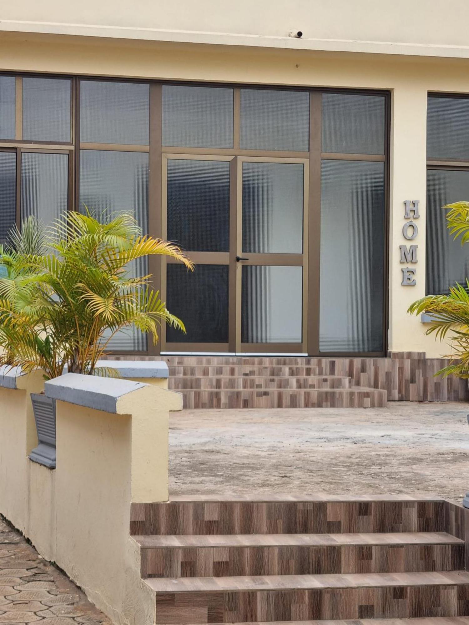 Yaoundé Appart Hotel Mireille מראה חיצוני תמונה
