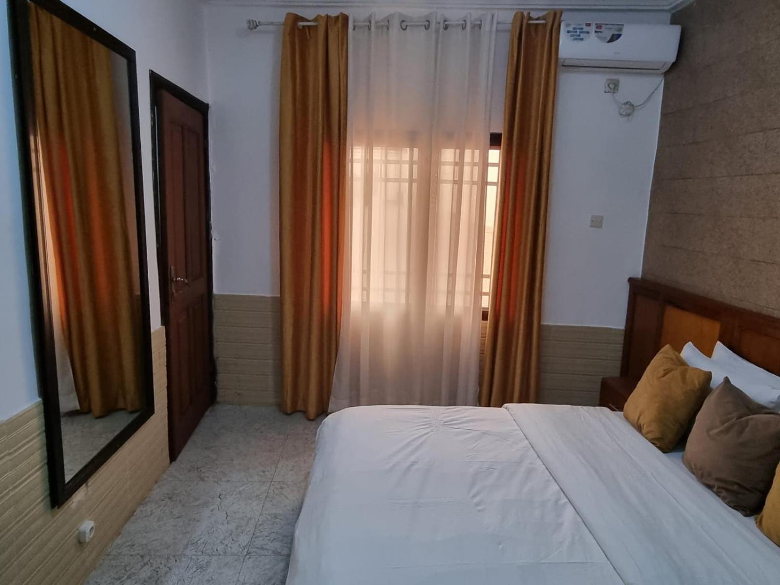Yaoundé Appart Hotel Mireille מראה חיצוני תמונה