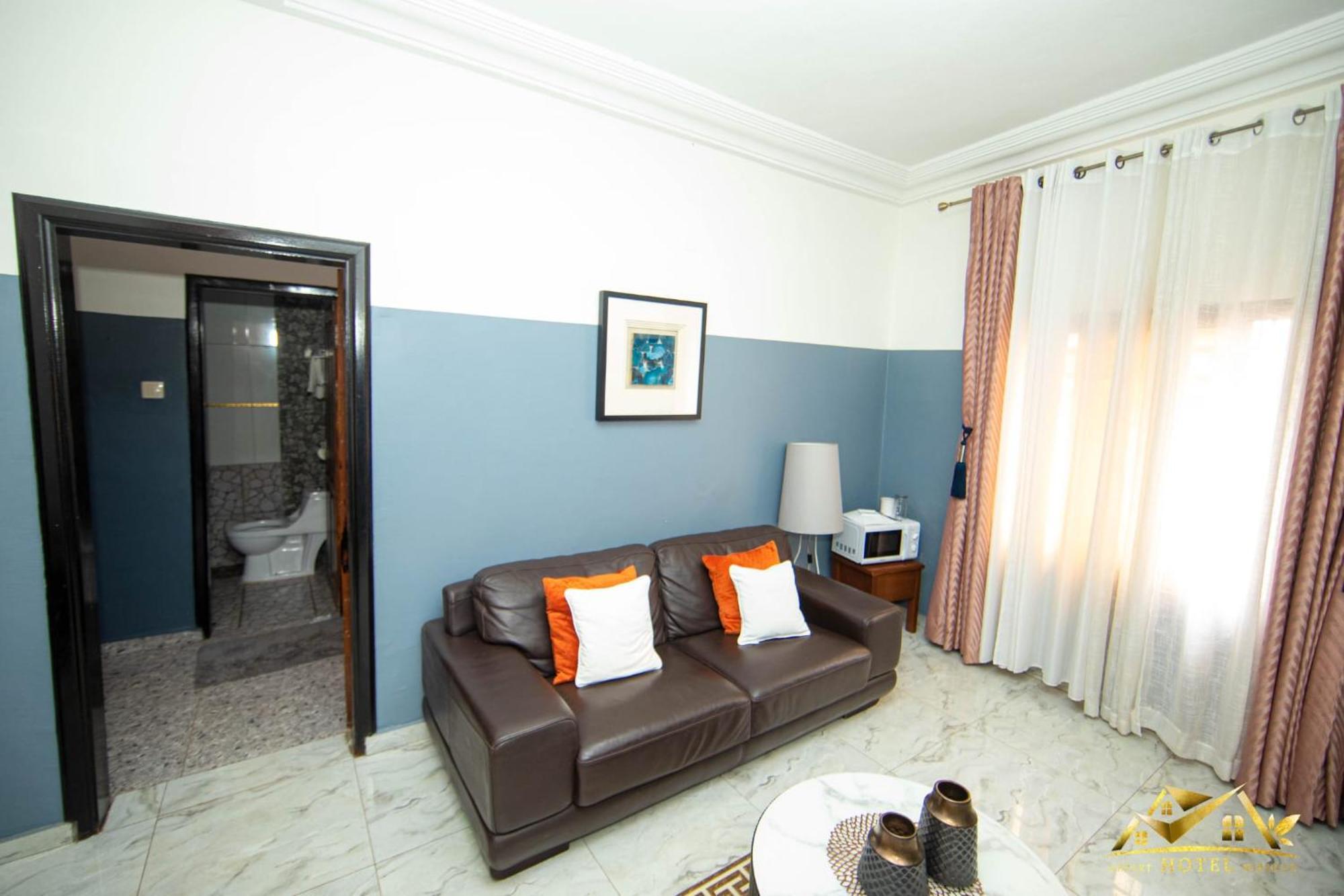 Yaoundé Appart Hotel Mireille מראה חיצוני תמונה