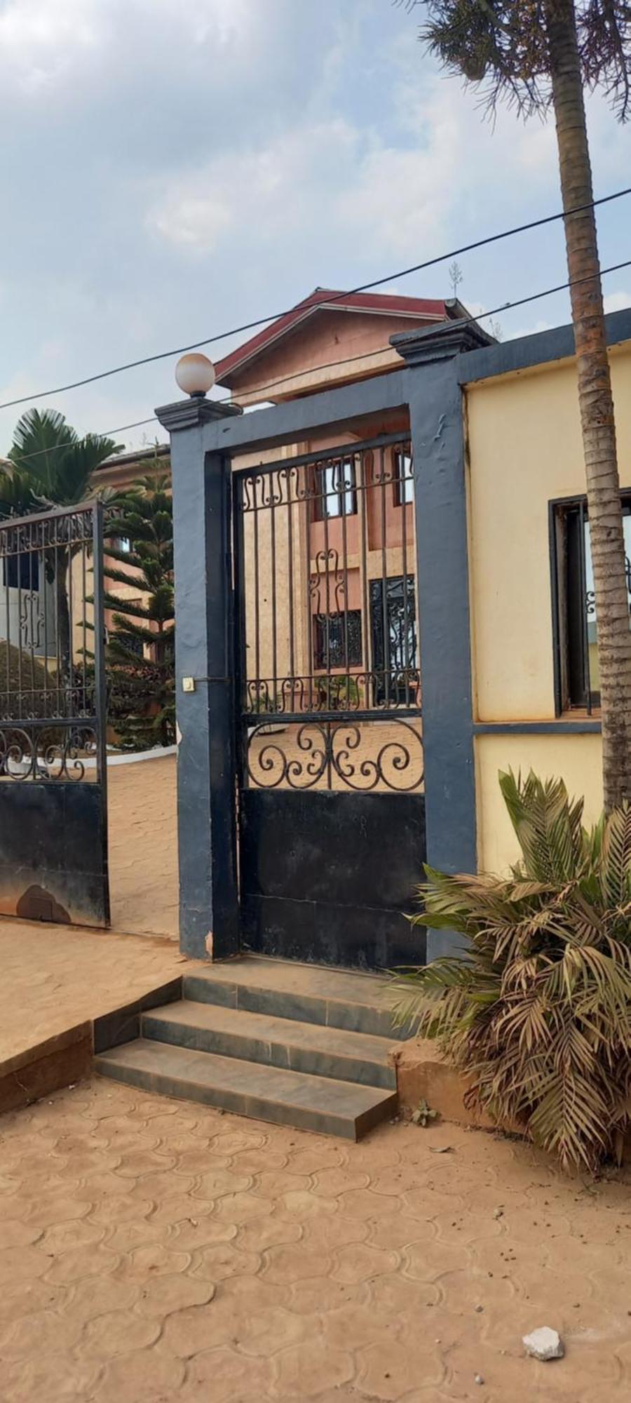 Yaoundé Appart Hotel Mireille מראה חיצוני תמונה