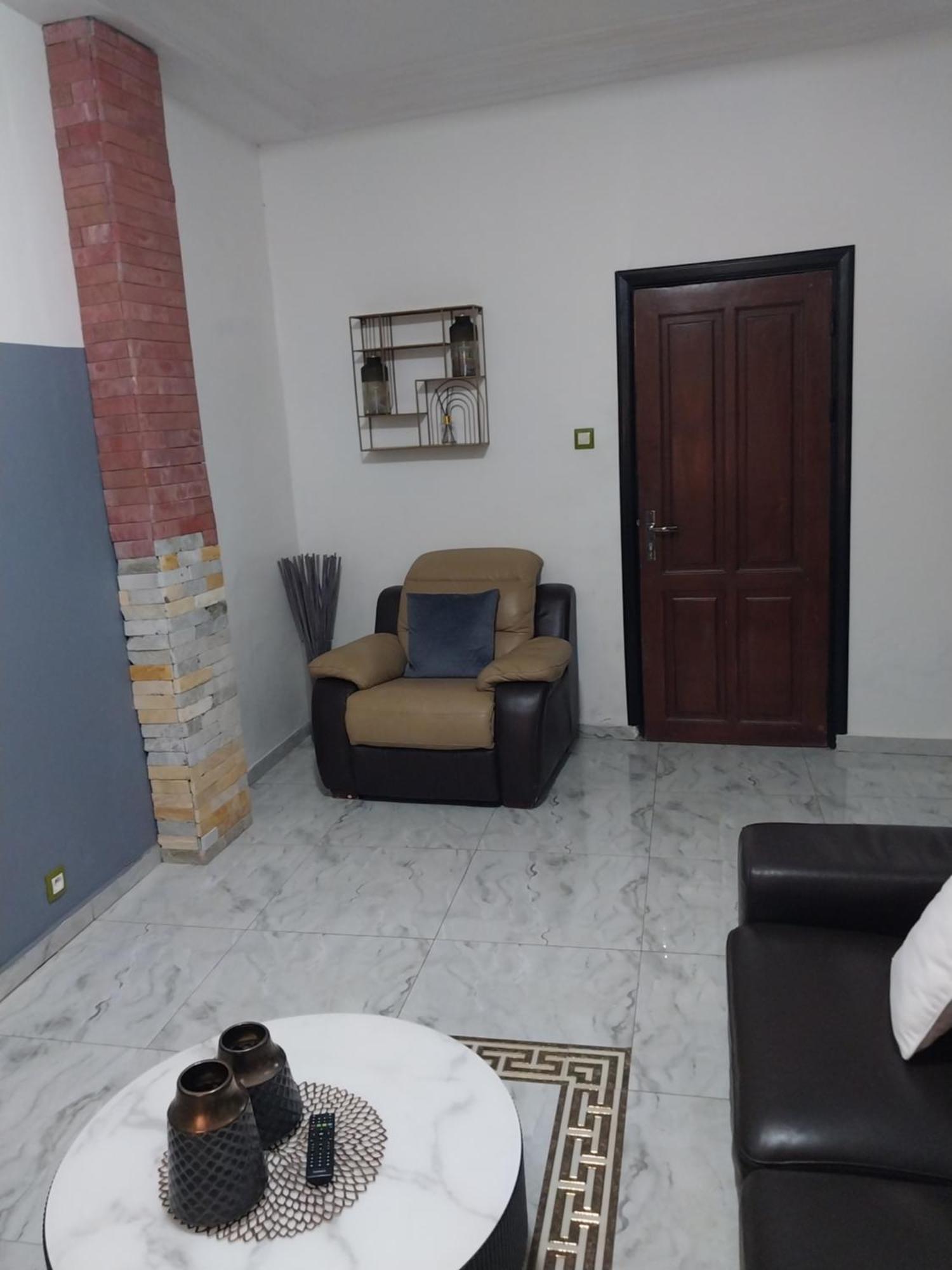 Yaoundé Appart Hotel Mireille מראה חיצוני תמונה